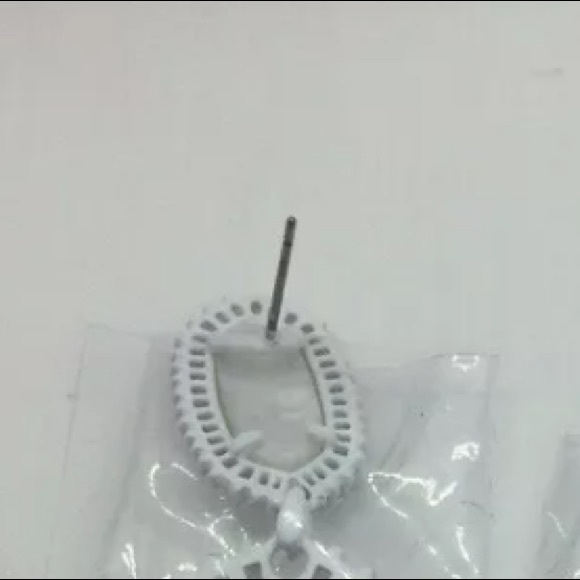 NWT Kendra Scott White Kaki Statement Earrings - Picture 4 of 4